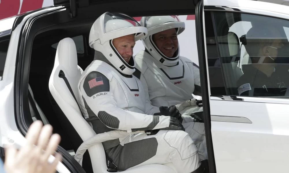 SpaceX: Σε λίγο η ιστορική εκτόξευση της επανδρωμένης αποστολής των ΗΠΑ